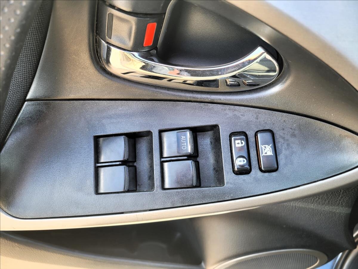Toyota RAV4 SUV / Terénní 2,2 l 100 kw