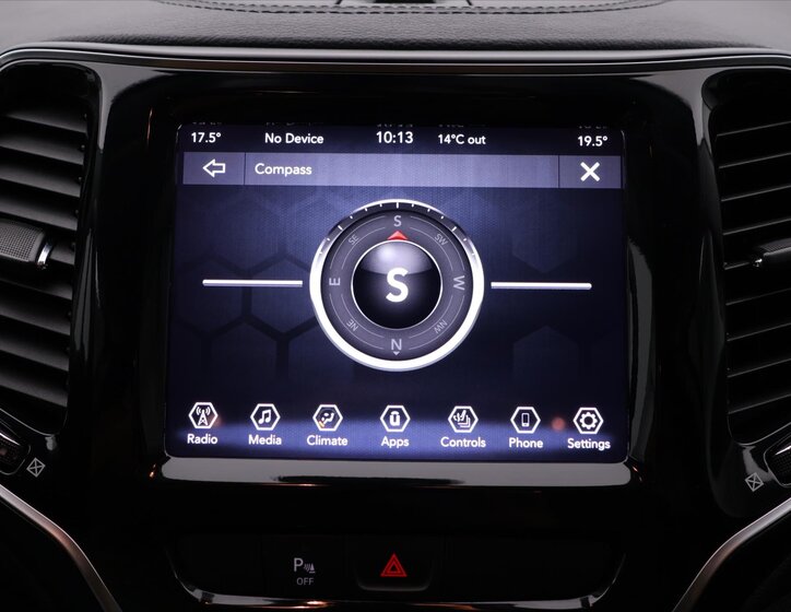 Jeep Cherokee SUV / Terénní 3,2 l 200 kw