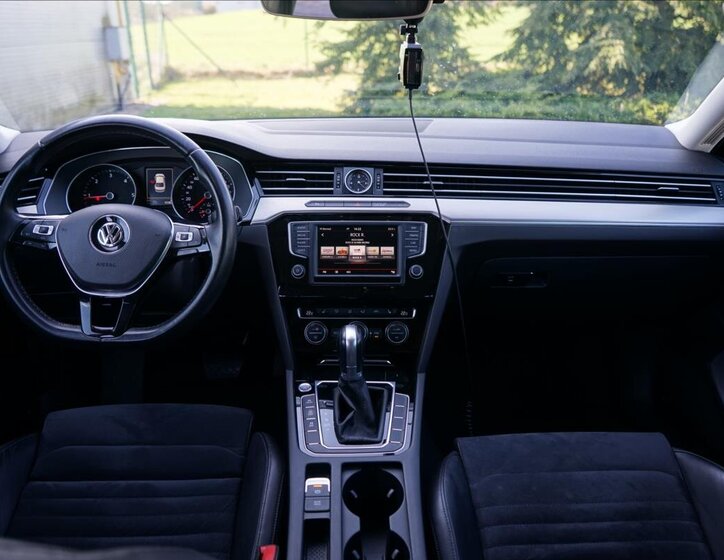 Volkswagen Passat Sedan / Limuzína 2,0 l 176 kw