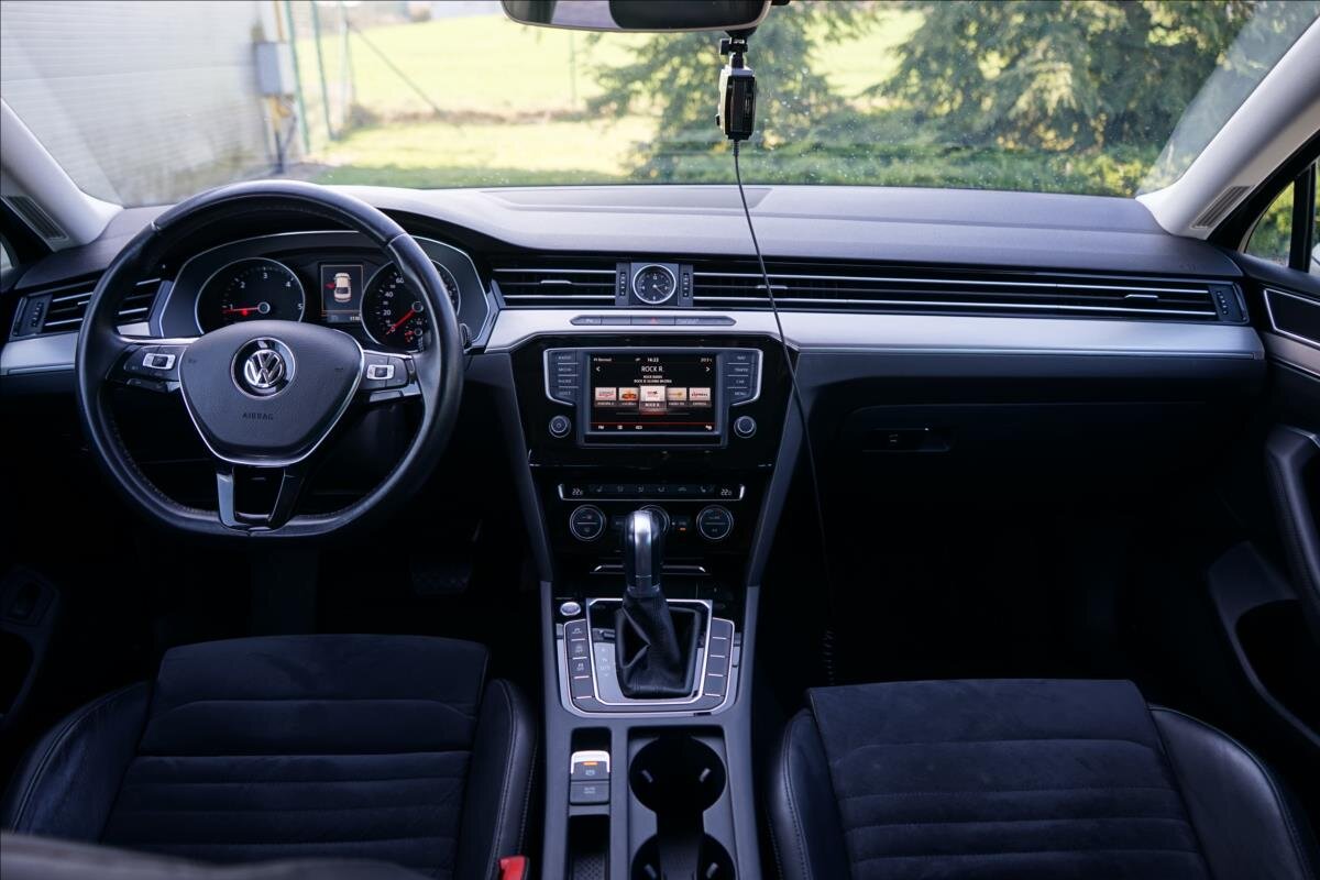 Volkswagen Passat Sedan / Limuzína 2,0 l 176 kw