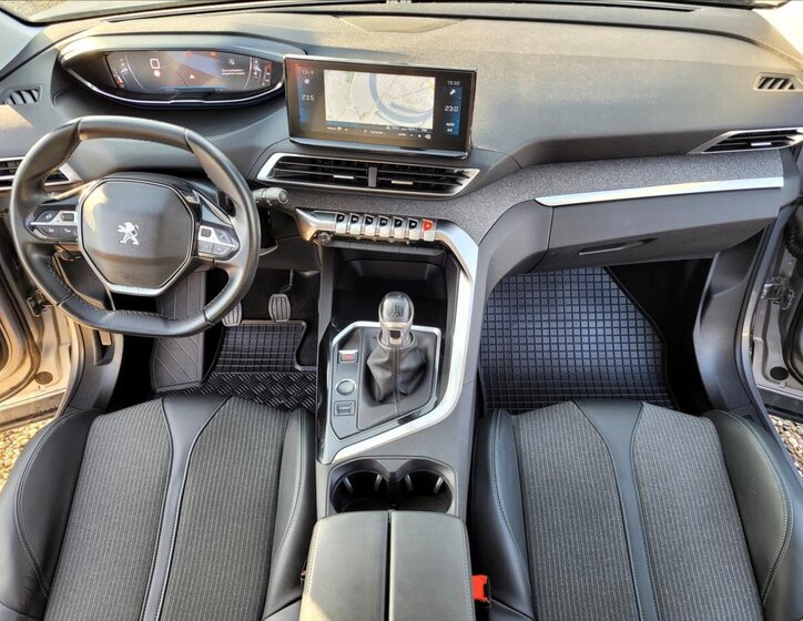 Peugeot 5008 SUV 1,5 l 96 kw