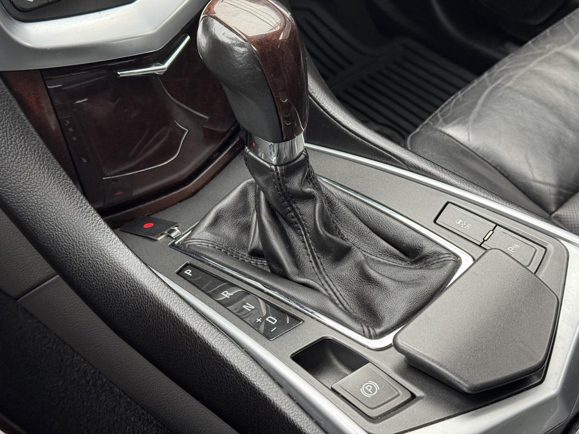 Cadillac SRX SUV 3,0 l 198 kw