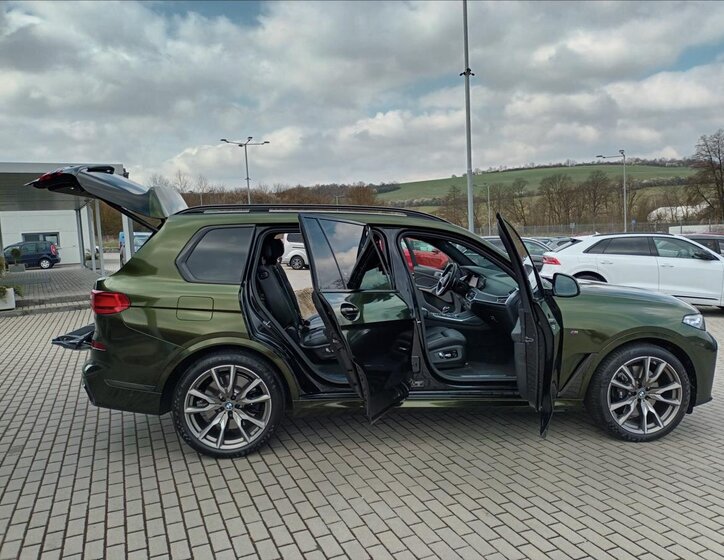 BMW X7 SUV / Terénní 4,4 l 390 kw