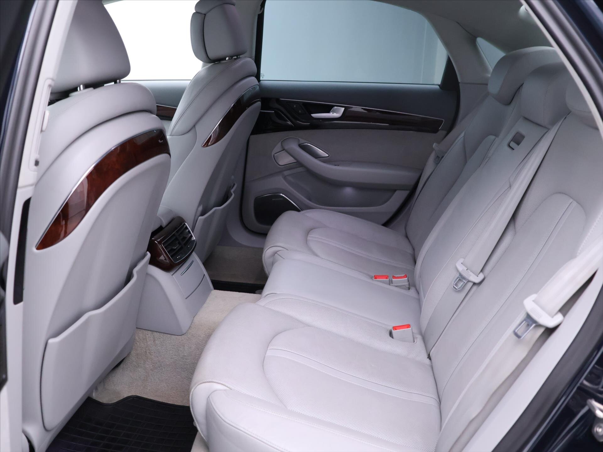 Audi A8 Sedan 4,2 l 273 kw