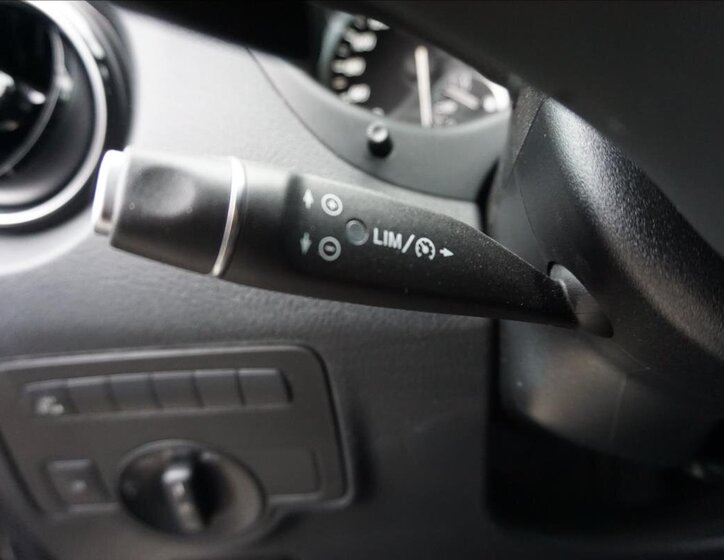 Mercedes-Benz Vito 13