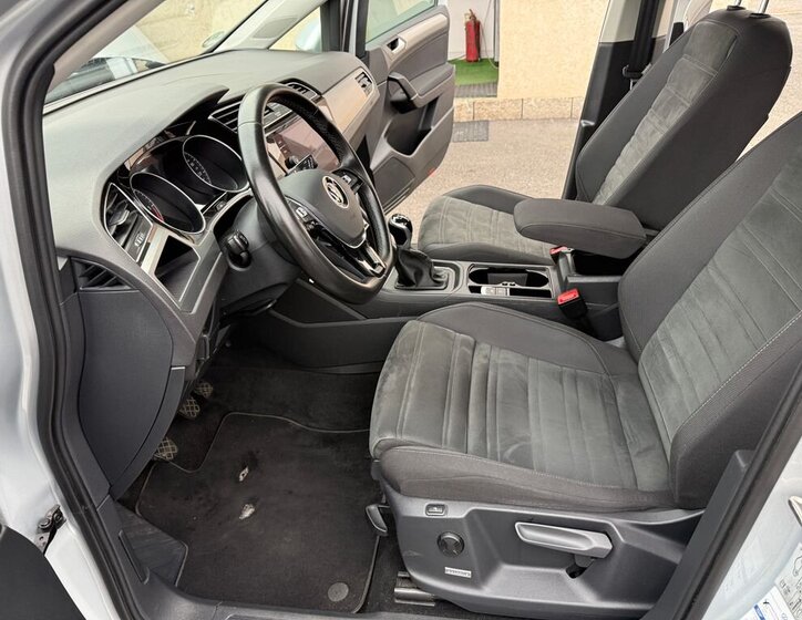 Volkswagen Touran 8