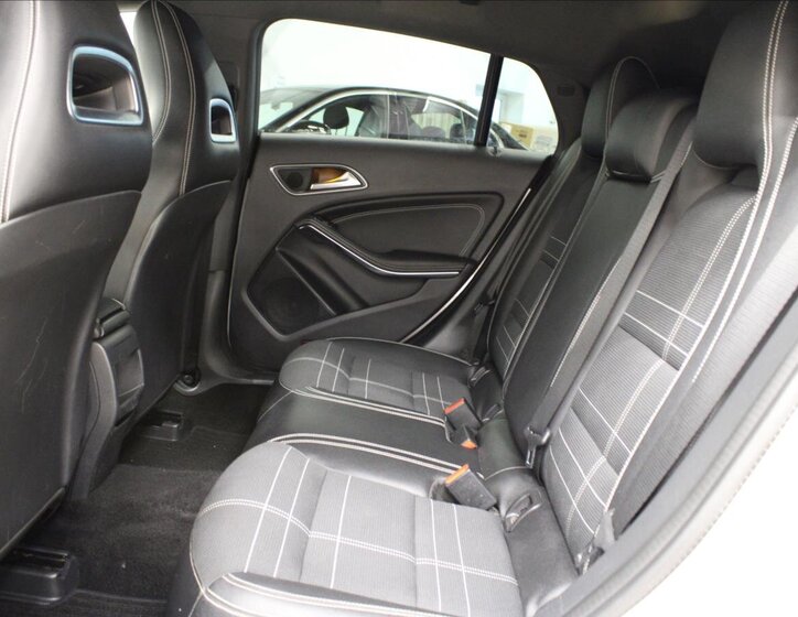 Mercedes-Benz CLA 13