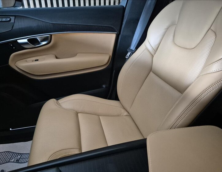 Volvo XC90 SUV / Terénní 2,0 l 180 kw