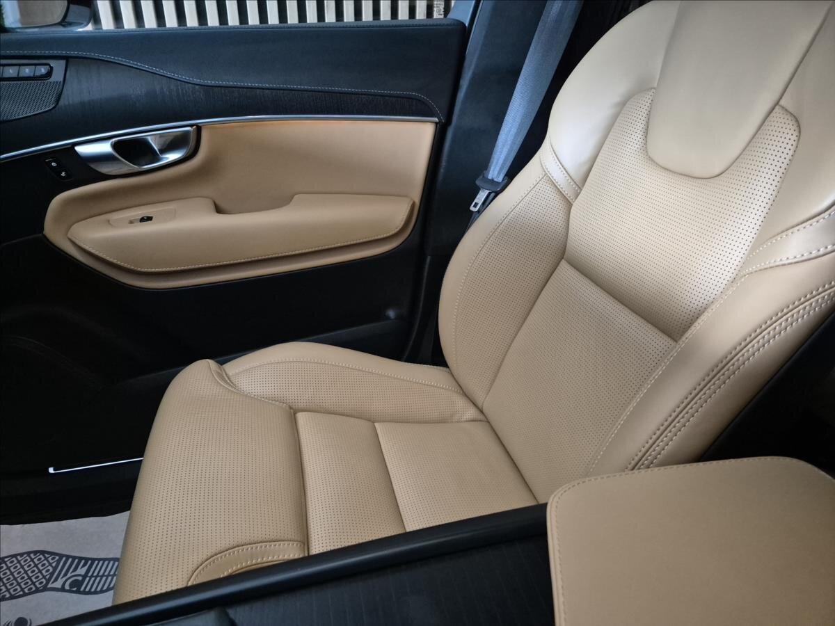 Volvo XC90 SUV / Terénní 2,0 l 180 kw