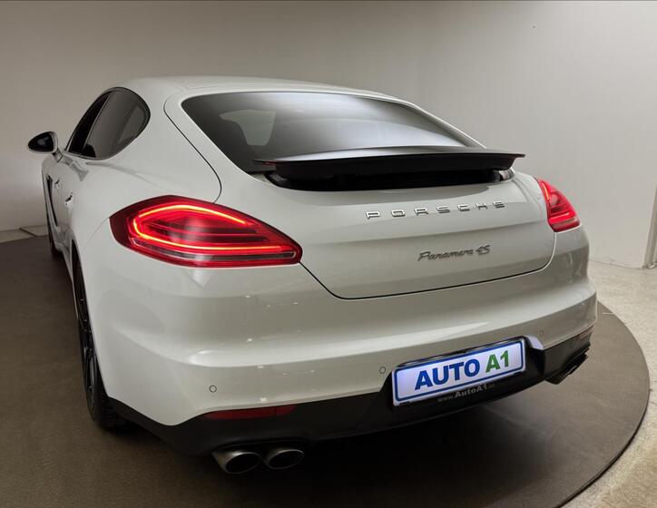 Porsche Panamera 46