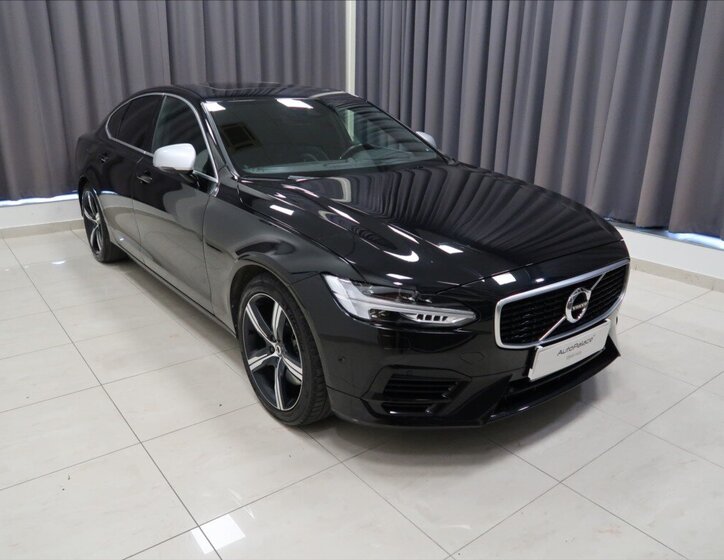 Volvo S90 Sedan / Limuzína 2,0 l 235 kw