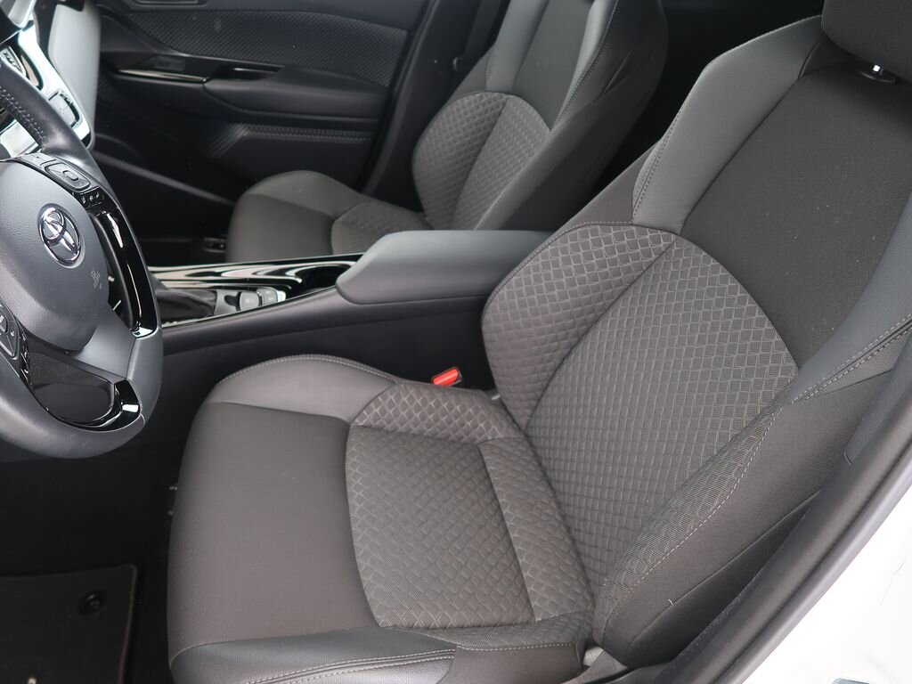 Toyota C-HR SUV 1,8 l 72 kw