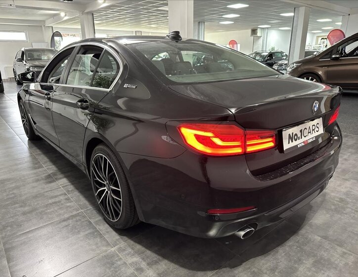 BMW Řada 5 Sedan / Limuzína 2,0 l 135 kw