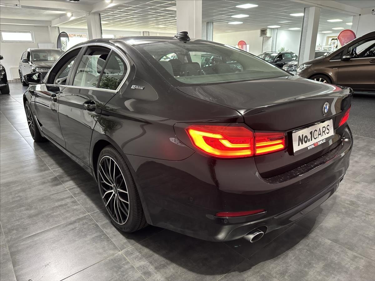 BMW Řada 5 Sedan / Limuzína 2,0 l 135 kw