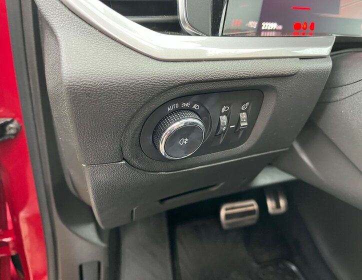 Opel Grandland SUV 1,2 l 96 kw