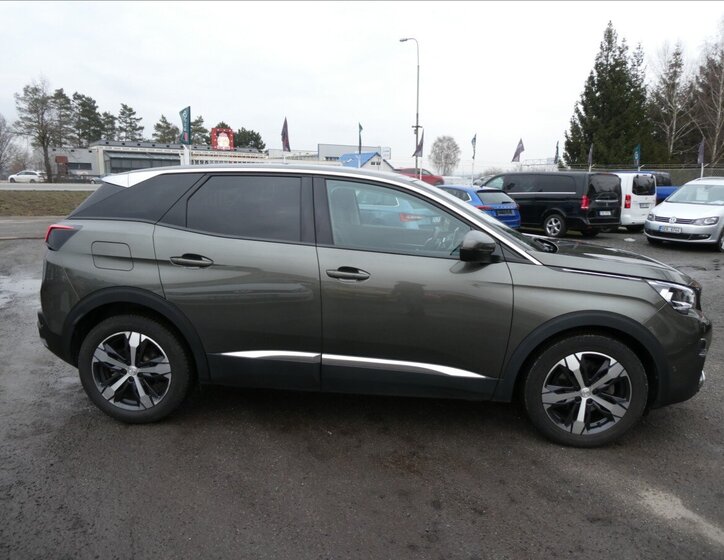 Peugeot 3008 SUV 1,6 l 121 kw