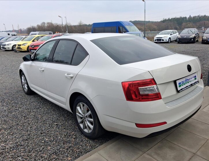 Škoda Octavia Sedan / Limuzína 1,6 l 66 kw
