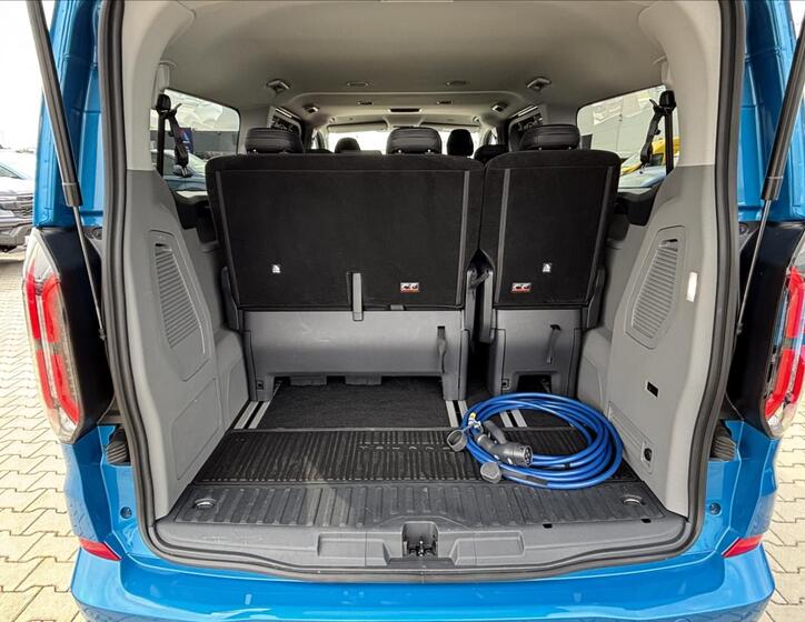 Ford Tourneo Custom 11