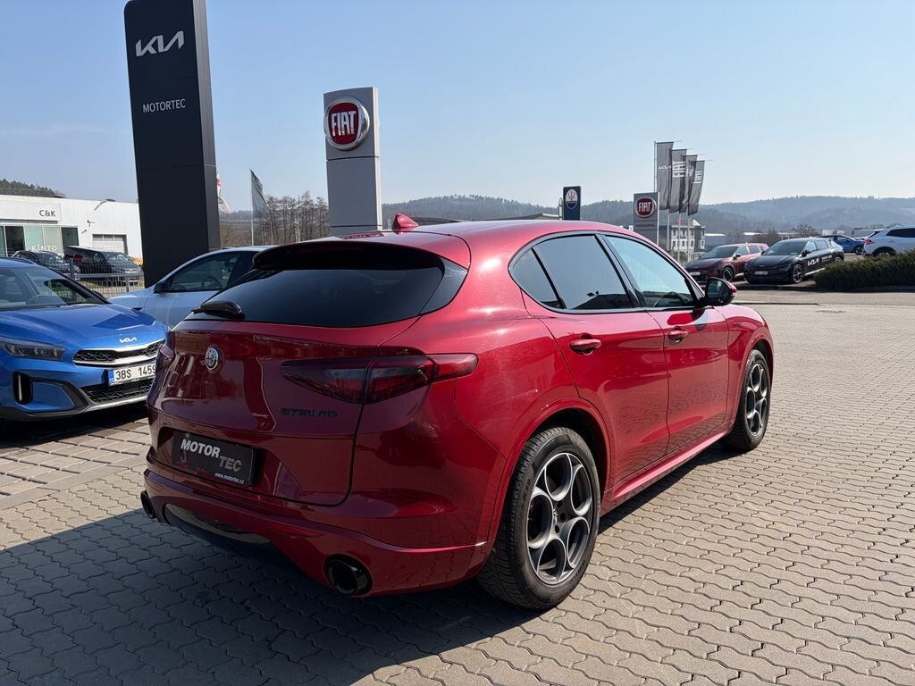 Alfa Romeo Stelvio SUV / Terénní 2,0 l 206 kw