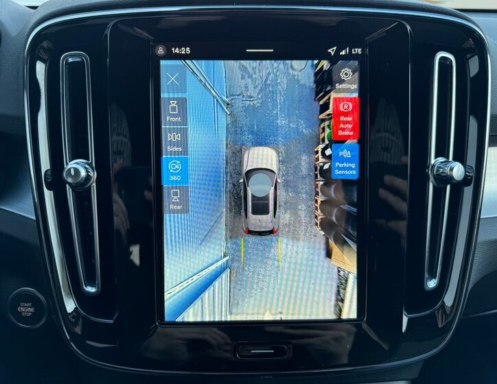 Volvo XC40 SUV / Terénní 2,0 l 120 kw