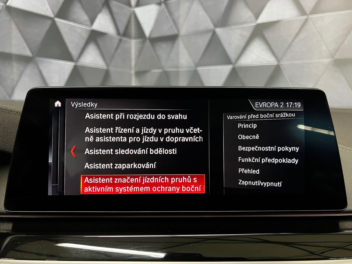 BMW Řada 5 Kombi 3,0 l 195 kw