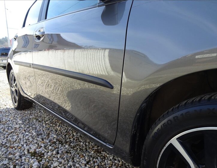 Toyota Yaris Kombi 1,3 l 73 kw