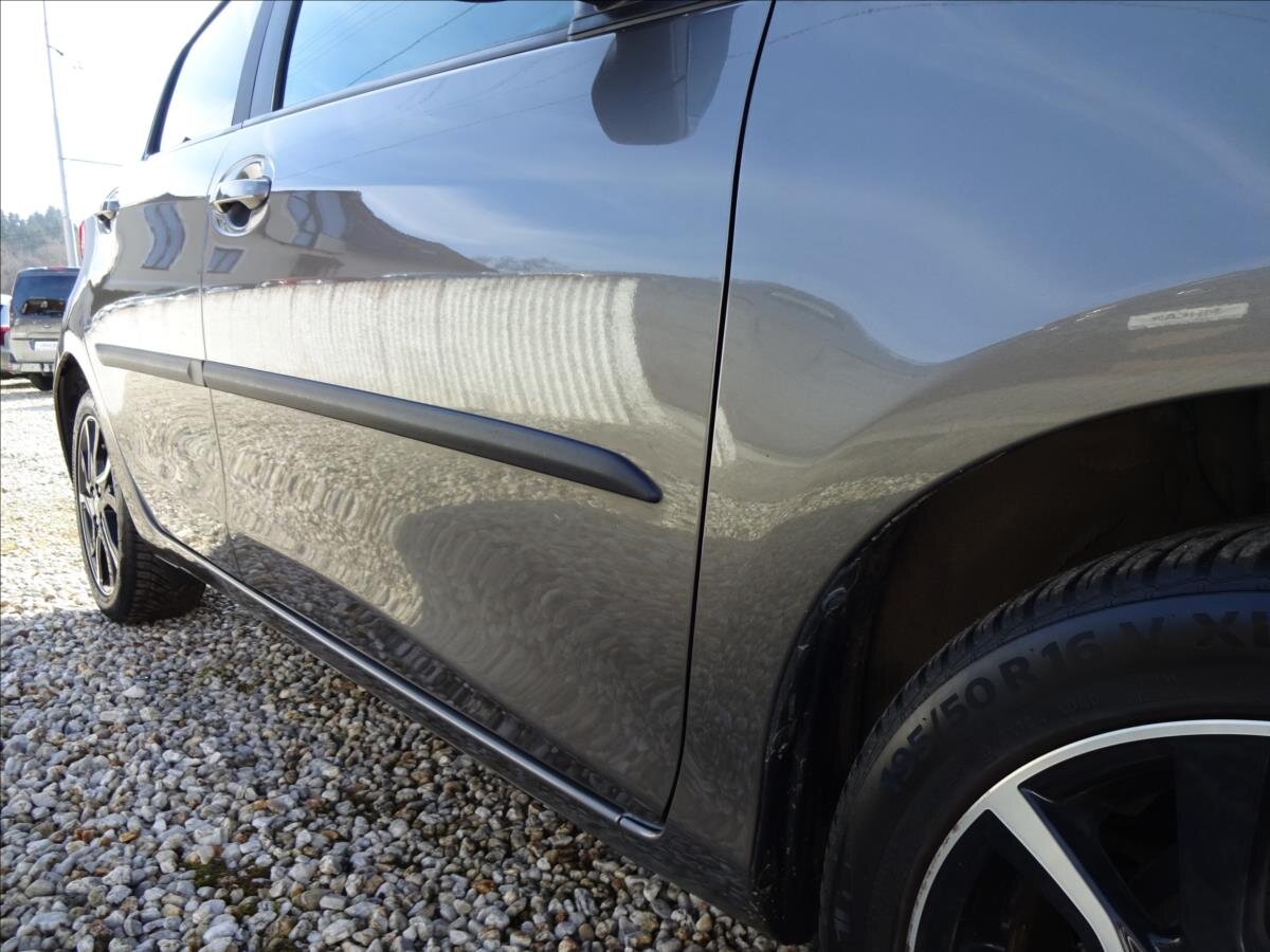 Toyota Yaris Kombi 1,3 l 73 kw