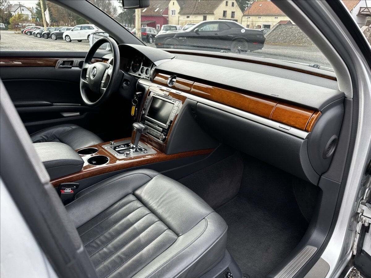 Volkswagen Phaeton Sedan / Limuzína 3,0 l 176 kw