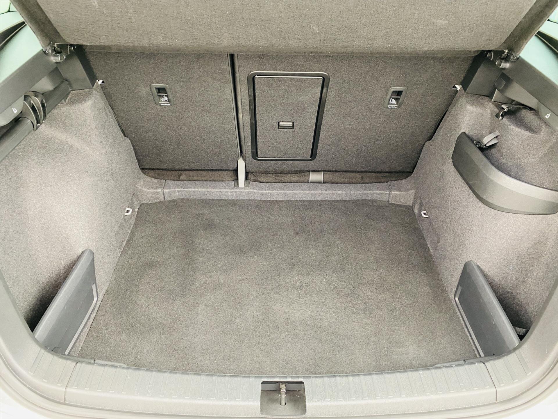 Škoda Karoq SUV / Terénní 1,5 l 110 kw