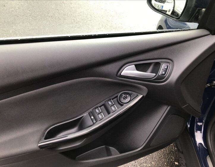 Ford Focus Hatchback 999,0 92 kw