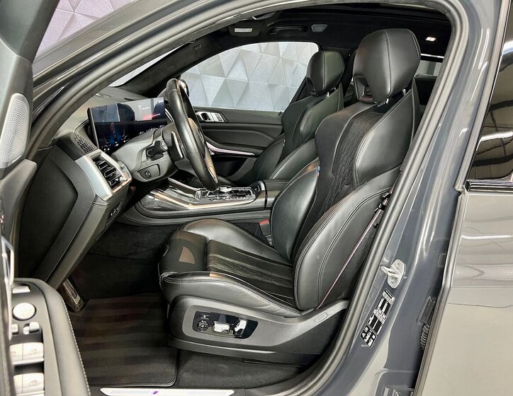 BMW X7 SUV / Terénní 4,4 l 390 kw