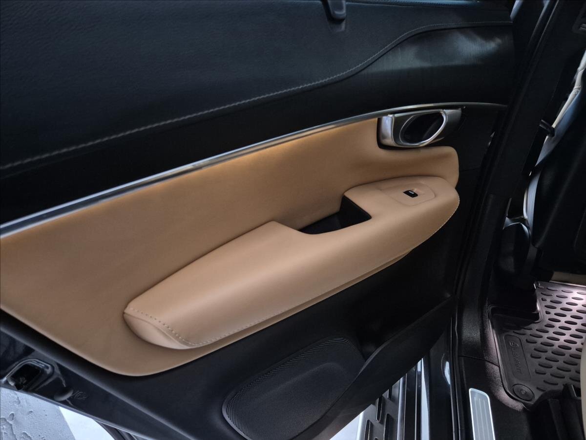 Volvo XC90 SUV / Terénní 2,0 l 180 kw