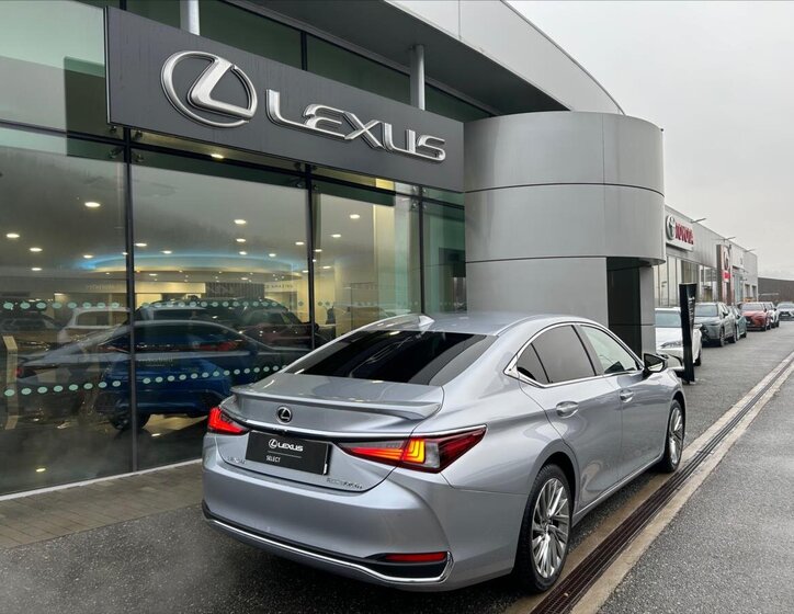 Lexus ES 300h 7
