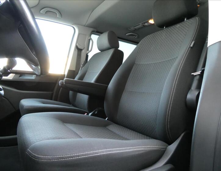 Volkswagen Multivan 30