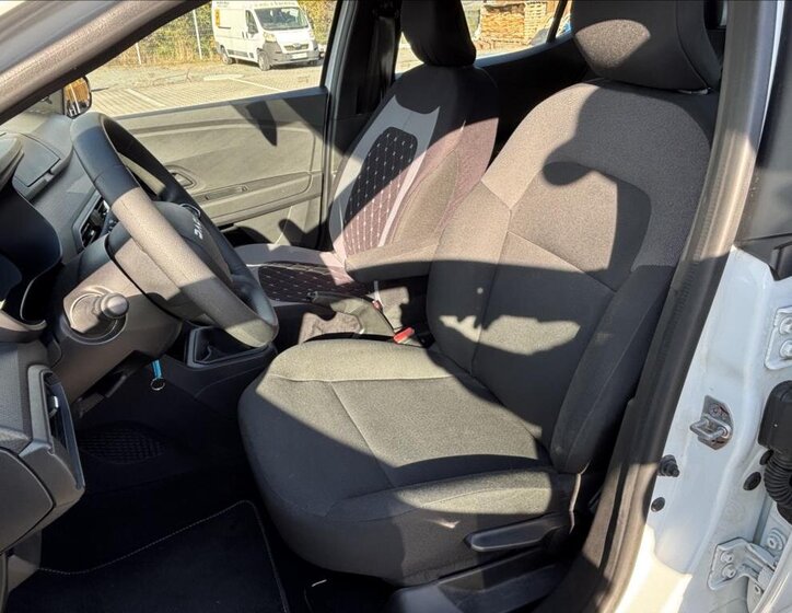 Dacia Sandero Hatchback 999,0 49 kw