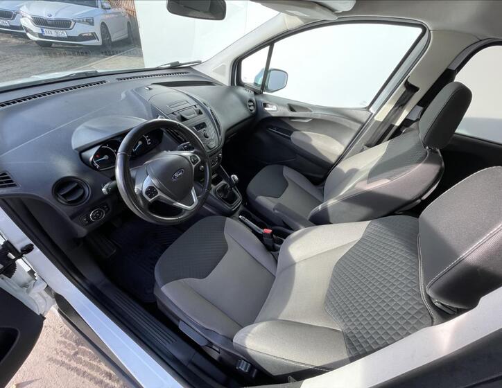 Ford Tourneo Courier 5