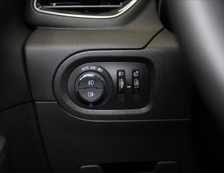 Opel Grandland X SUV / Terénní 1,2 l 96 kw