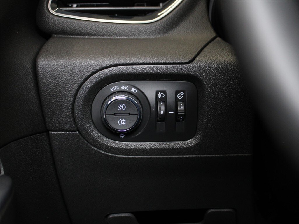 Opel Grandland X SUV / Terénní 1,2 l 96 kw