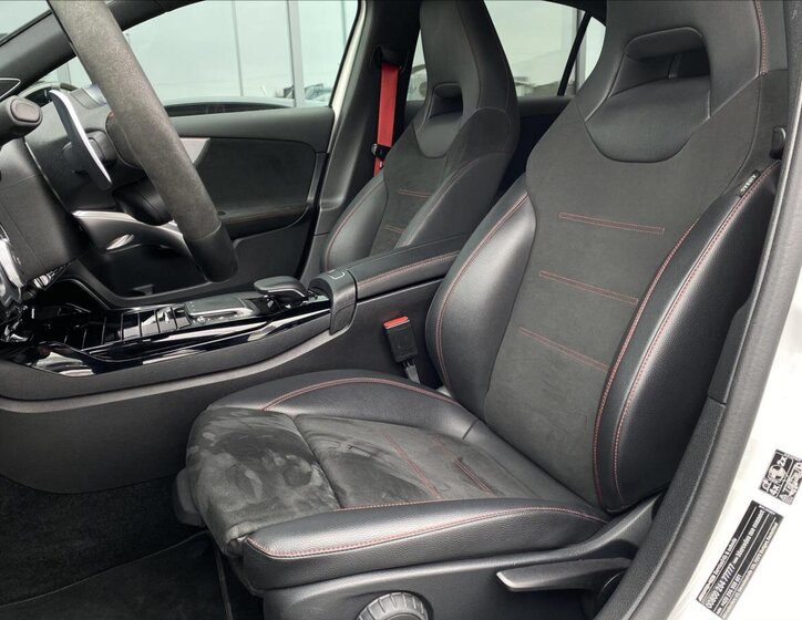 Mercedes-Benz Třídy A Hatchback 2,0 l 310 kw