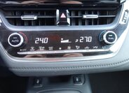 Toyota Corolla Sedan / Limuzína 1,6 l 97 kw