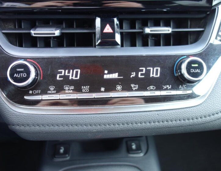 Toyota Corolla Sedan / Limuzína 1,6 l 97 kw