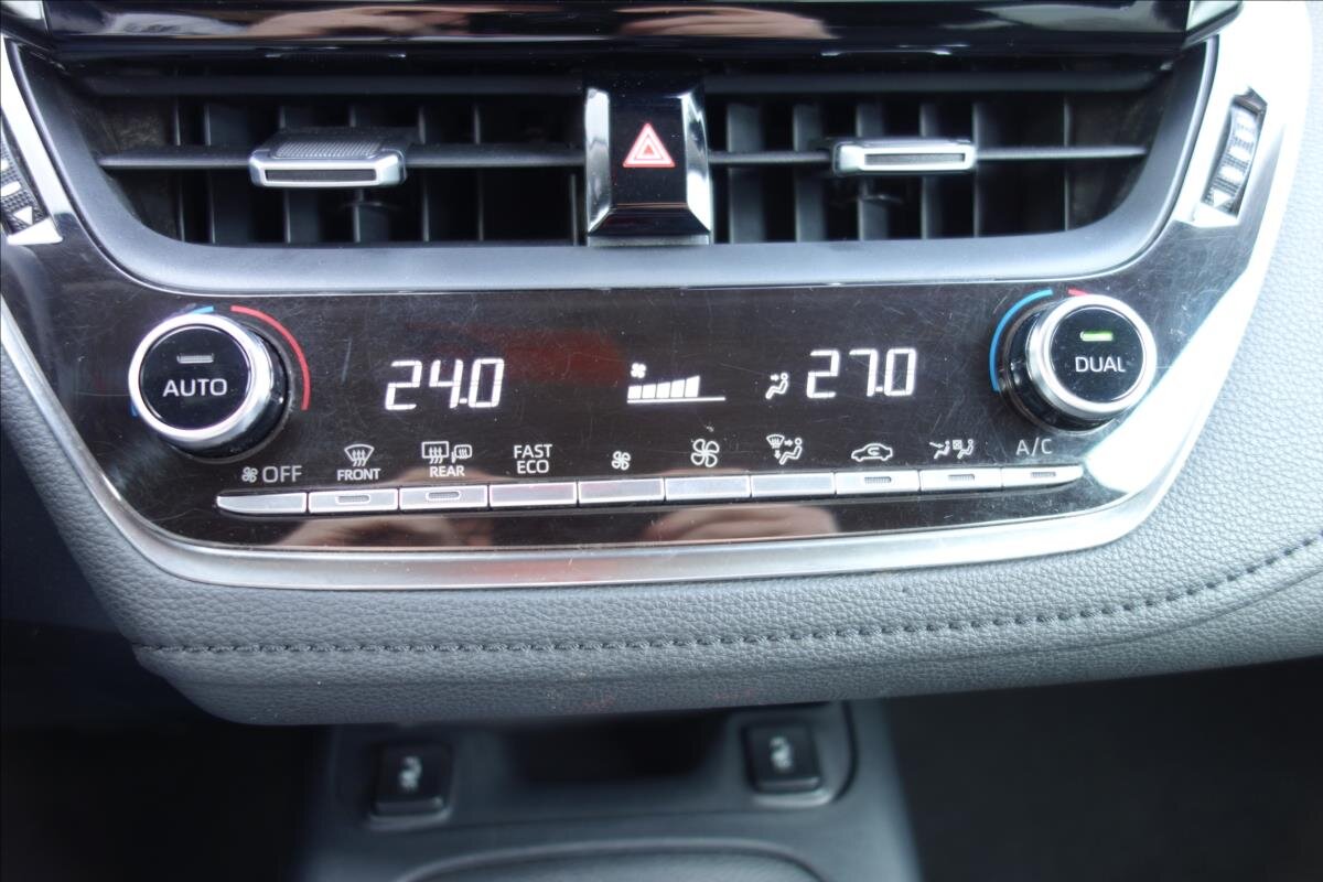 Toyota Corolla Sedan / Limuzína 1,6 l 97 kw