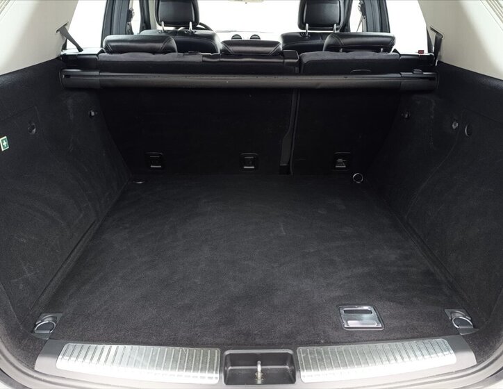 Mercedes-Benz Třídy M SUV 3,0 l 165 kw