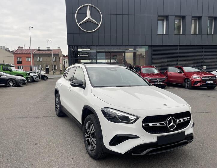 Mercedes-Benz GLA 7