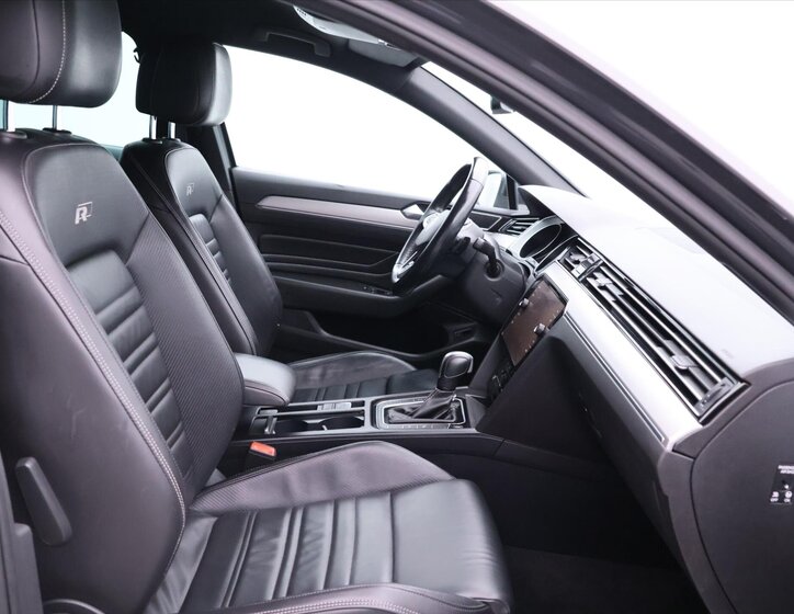 Volkswagen Passat Sedan / Limuzína 2,0 l 140 kw