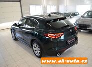 Alfa Romeo Stelvio 4