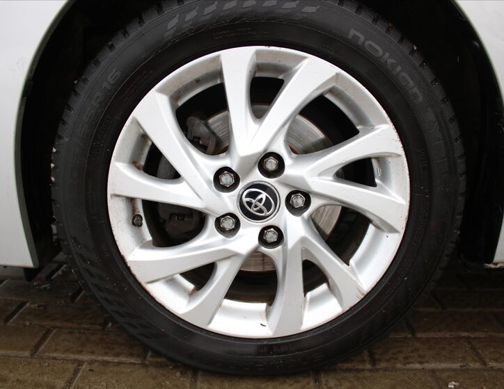 Toyota Corolla Sedan 1,6 l 97 kw