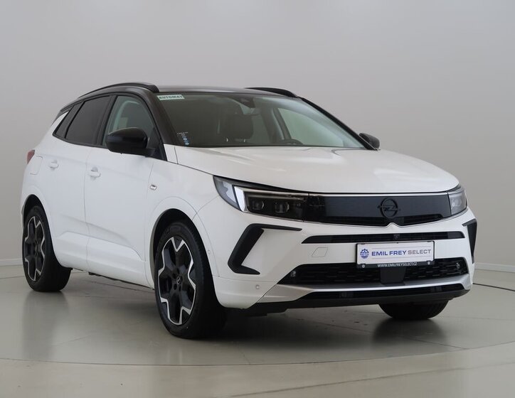 Opel Grandland SUV / Terénní 1,6 l 147 kw