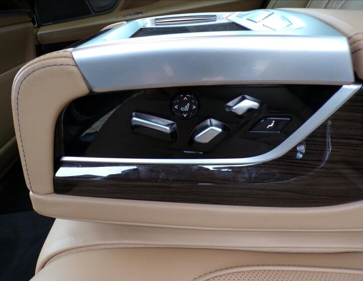 BMW Řada 7 27
