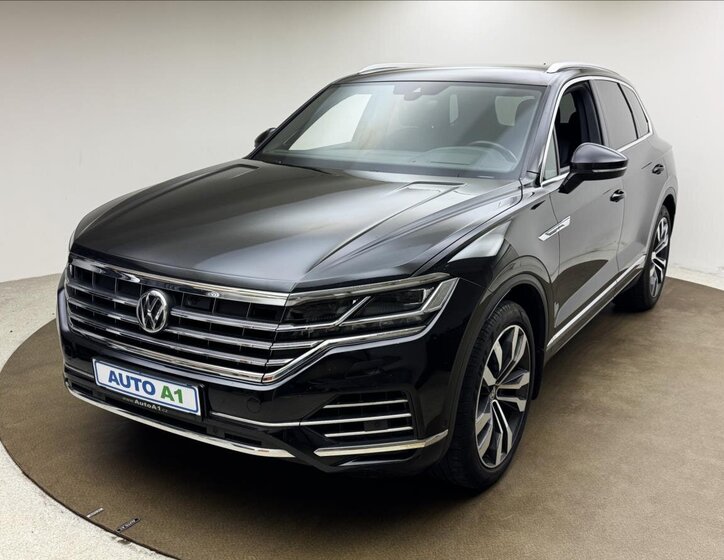 Volkswagen Touareg 1